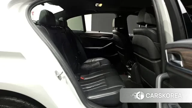 BMW 5 Series (G30) 2018 Белый из Кореи, фото 3