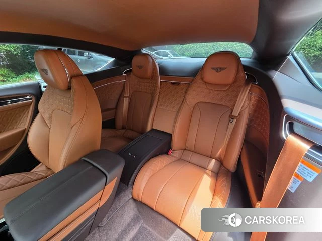 Bentley Continental GT 3rd Generation 2022 Светло-серебряный цвет из Кореи, фото 3