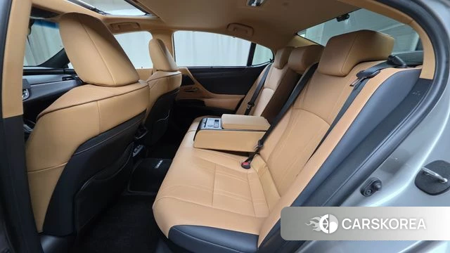 Lexus ES300h 7th generation 2024 Песочный из Кореи, фото 3