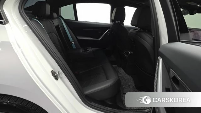 BMW 5 Series (G60) 2024 Белый из Кореи, фото 3