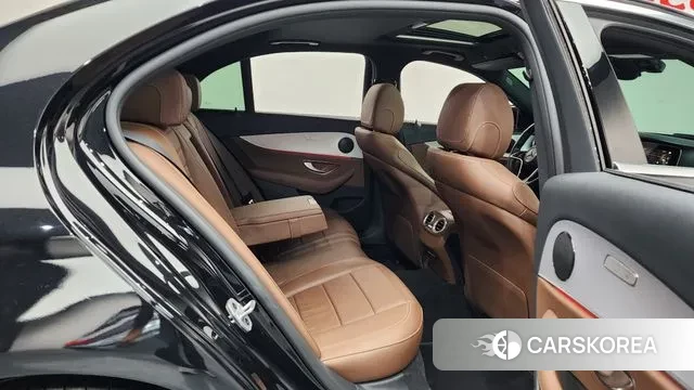 Mercedes-Benz E-Class W213 2021 Черный из Кореи, фото 3