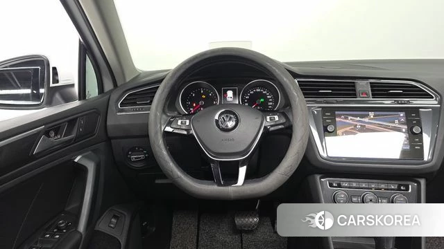 Volkswagen Tiguan second Generation 2019 Белый из Кореи, фото 3