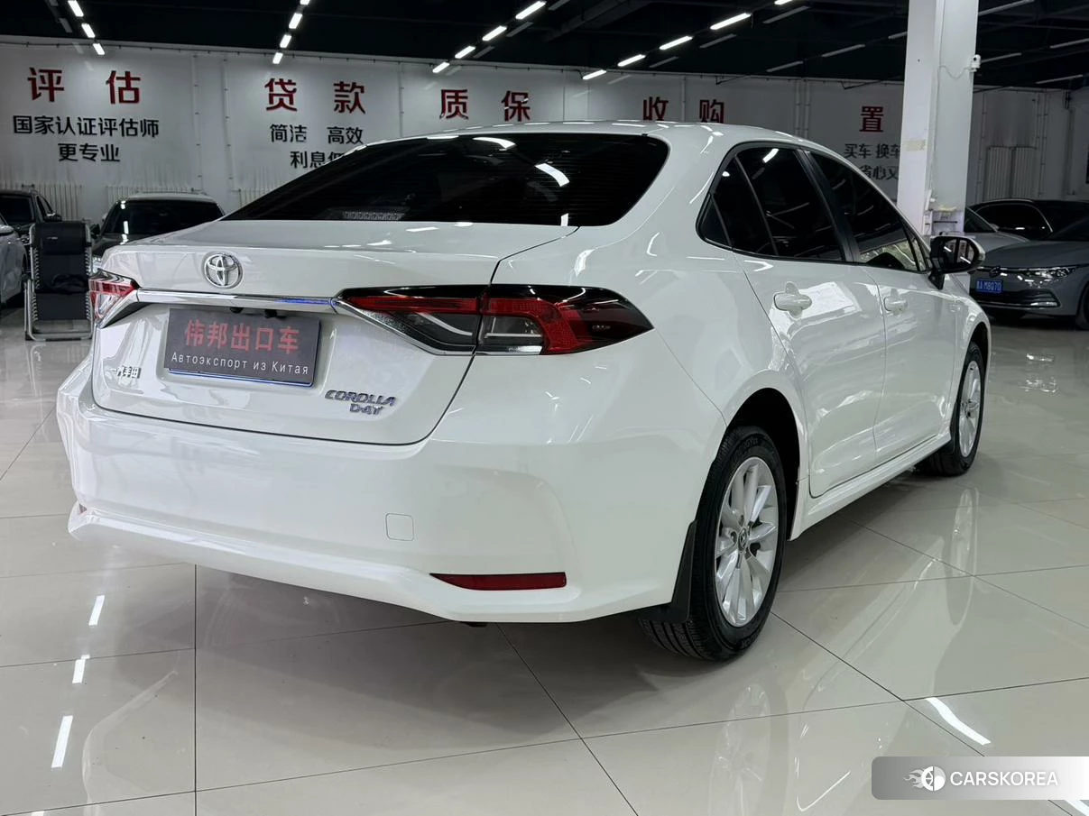 Toyota Corolla 2023 Белый из Китая, фото 3