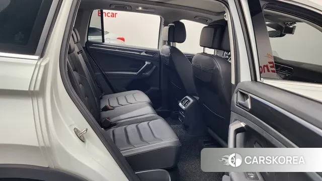 Volkswagen Tiguan second Generation 2024 Белый из Кореи, фото 3