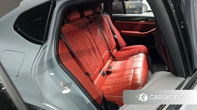 BMW X4M (G02) 2022 Светло-серебряный цвет из Кореи, фото 3