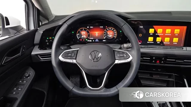 Volkswagen Golf 8th Generation 2024 Белый из Кореи, фото 3
