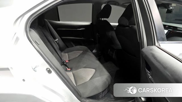 Toyota Camry (XV70) 2019 Серебристо-серый из Кореи, фото 3