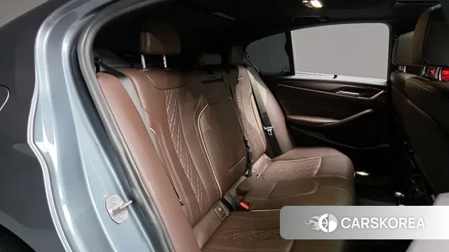 BMW 5 Series (G30) 2018 Серебристо-серый из Кореи, фото 3