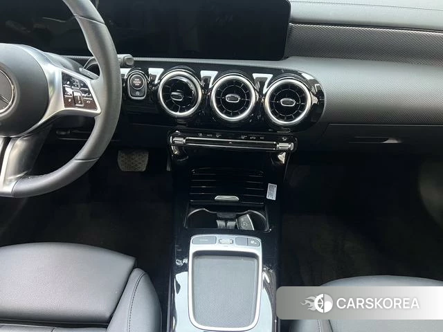 Mercedes-Benz Class A 2023 Белый из Китая, фото 3