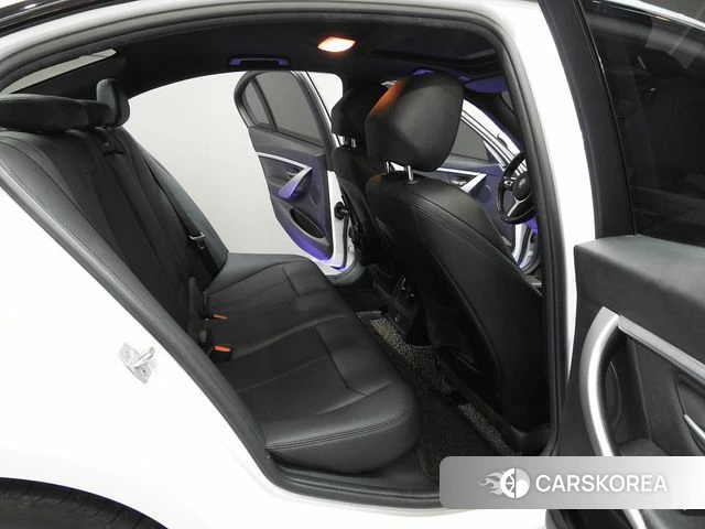BMW 3 Series (F30) 2018 Белый из Кореи, фото 3