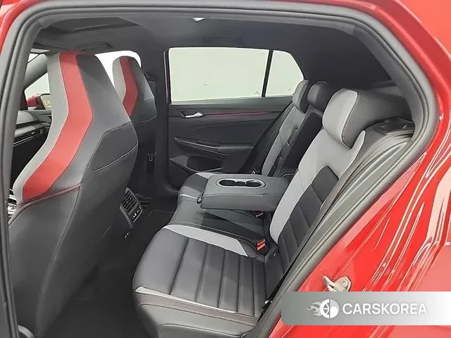 Volkswagen Golf 8th Generation 2024 Красный из Кореи, фото 3