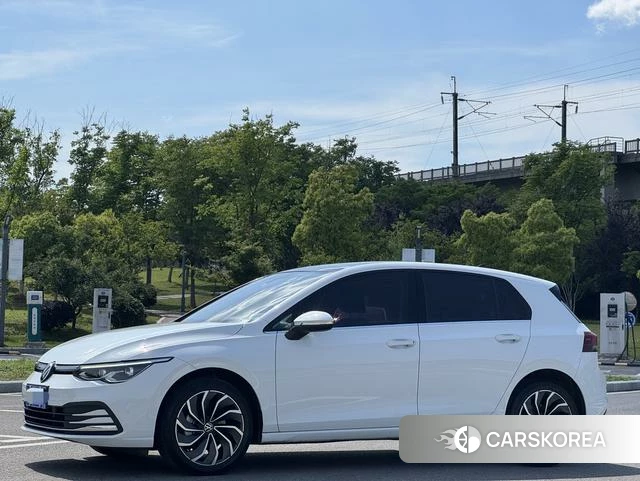 Volkswagen Golf 2023 Белый из Китая, фото 3