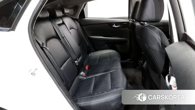 Kia The New K3 2nd generation 2022 Белый из Кореи, фото 3