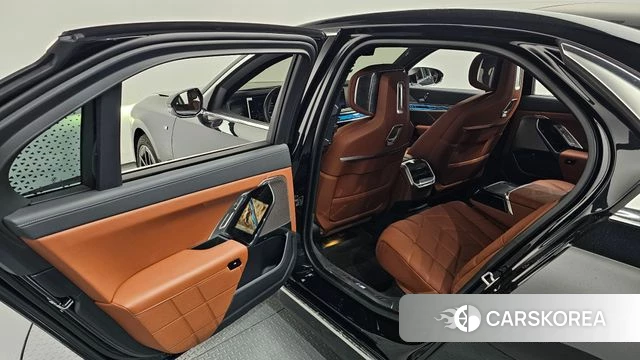 BMW 7 Series (G70) 2023 Черный из Кореи, фото 3