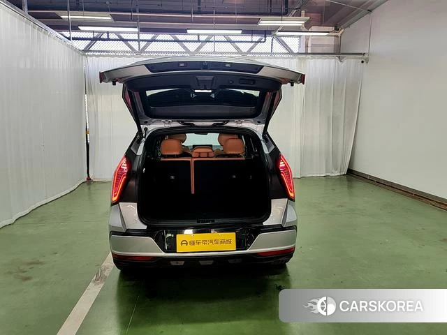 Geely Automobile Boyue L 2025 Серебристо-серый из Китая, фото 3