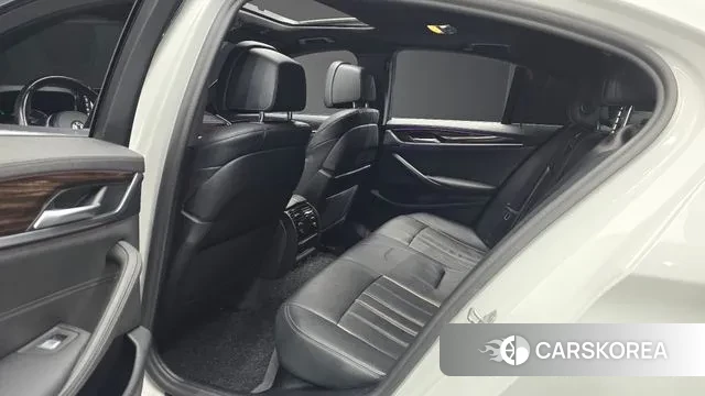 BMW 5 Series (G30) 2021 Белый из Кореи, фото 3