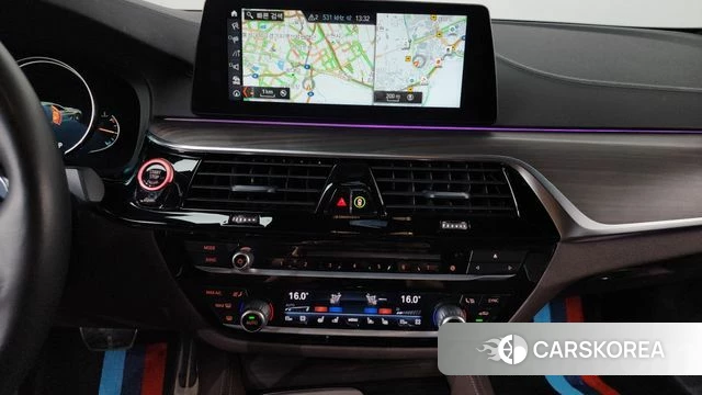 BMW 5 Series (G30) 2018 Белый из Кореи, фото 3