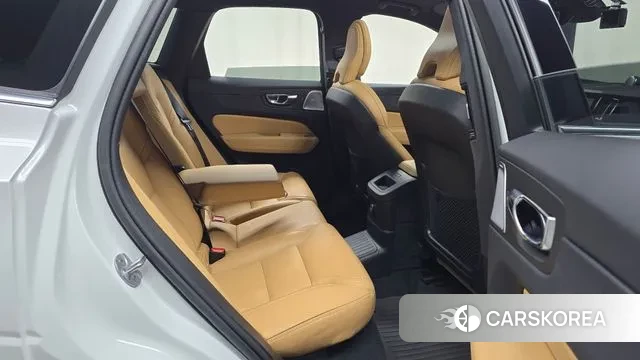 Volvo XC60 second Generation 2022 Белый из Кореи, фото 3