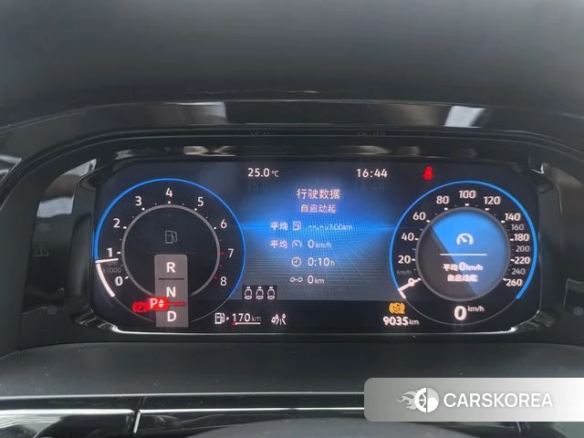 Volkswagen Tourang 2023 Серебристо-серый из Китая, фото 3