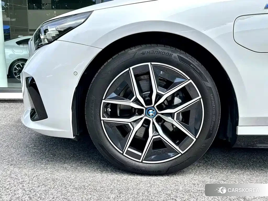 BMW i5 2024 Белый из Китая, фото 3