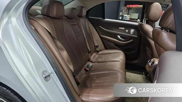 Mercedes-Benz E-Class W213 2018 Серебряный из Кореи, фото 3