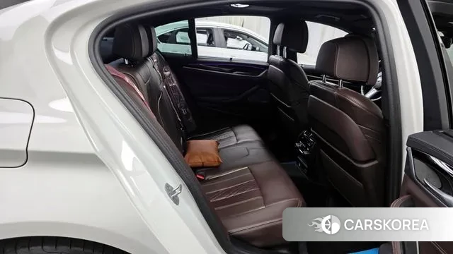 BMW 5 Series (G30) 2023 Белый из Кореи, фото 3