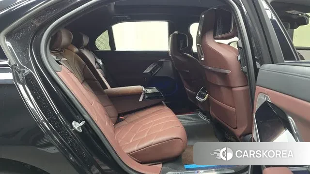 BMW 7 Series (G70) 2025 Черный из Кореи, фото 3