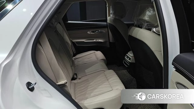 Genesis GV70 2023 Белый из Кореи, фото 3