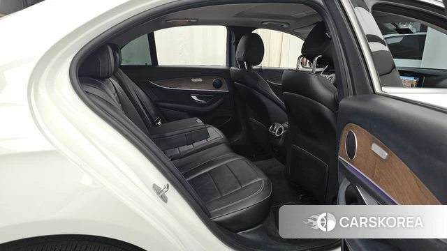 Mercedes-Benz E-Class W213 2018 Белый из Кореи, фото 3