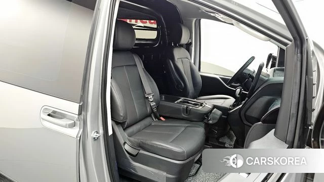 Hyundai The New Staria 2025 Серебристо-серый из Кореи, фото 3