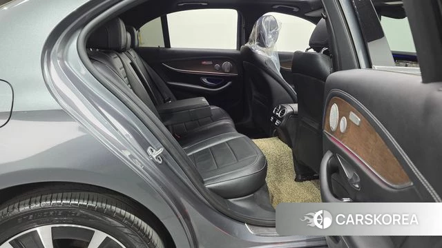 Mercedes-Benz E-Class W213 2021 Серый из Кореи, фото 3