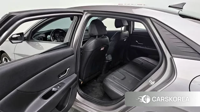 Hyundai Avante Hybrid (CN7) 2022 Серебристо-серый из Кореи, фото 3