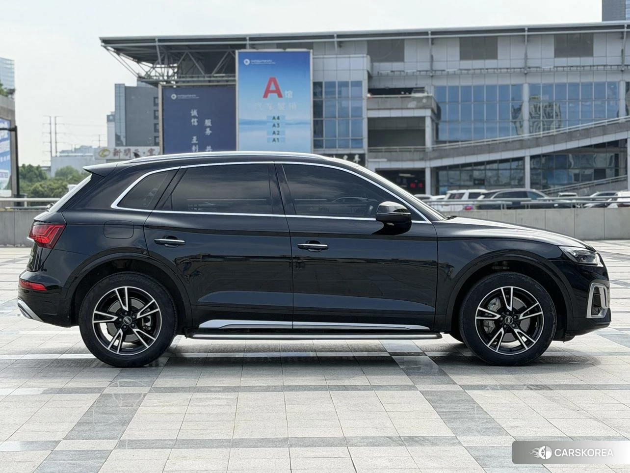 Audi Q5L 2021 Черный из Китая, фото 3