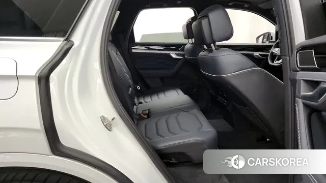 Volkswagen Touareg 3rd generation 2024 Белый из Кореи, фото 3