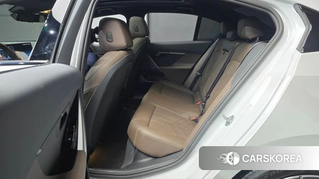 BMW 5 Series (G60) 2025 Белый из Кореи, фото 3