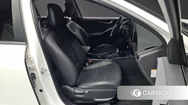 Kia Di Ol Nu Niro 2023 Белый из Кореи, фото 3