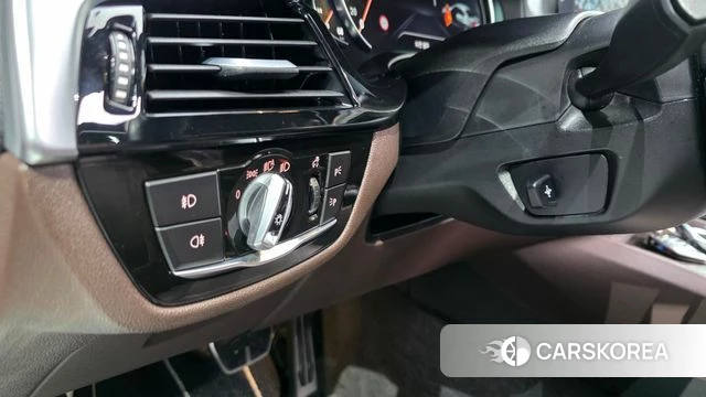 BMW 5 Series (G30) 2018 Белый из Кореи, фото 3
