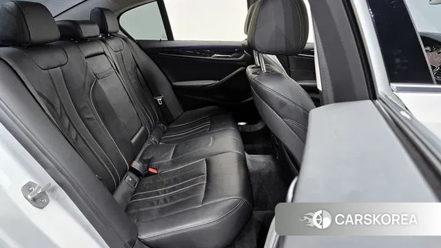 BMW 5 Series (G30) 2018 Белый из Кореи, фото 3