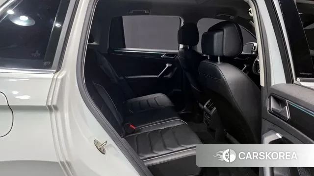 Volkswagen Tiguan second Generation 2021 Белый из Кореи, фото 3