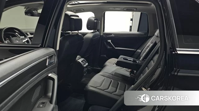 Volkswagen Tiguan second Generation 2023 Черный из Кореи, фото 3