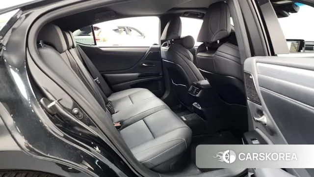 Lexus ES300h 7th generation 2023 Черный из Кореи, фото 3