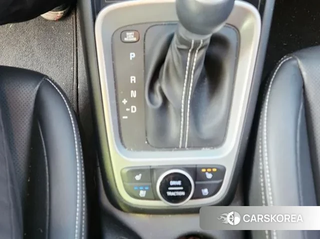 Hyundai Venue 2022 Серебряный из Кореи, фото 3