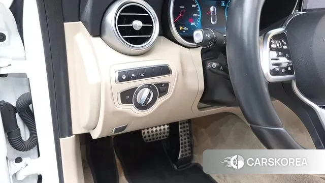 Mercedes-Benz C-Class W205 2021 Белый из Кореи, фото 3