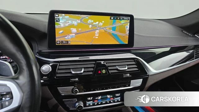 BMW 5 Series (G30) 2022 Белый из Кореи, фото 3