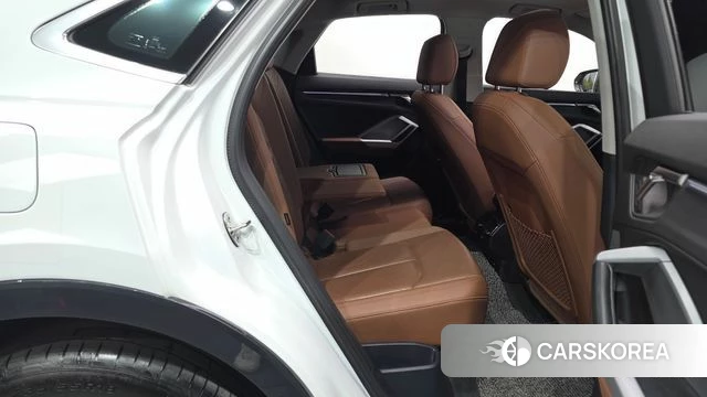 Audi Q3 (F3) 2023 Белый из Кореи, фото 3