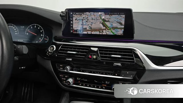 BMW 5 Series (G30) 2019 Белый из Кореи, фото 3