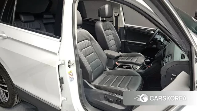 Volkswagen Tiguan second Generation 2022 Белый из Кореи, фото 3