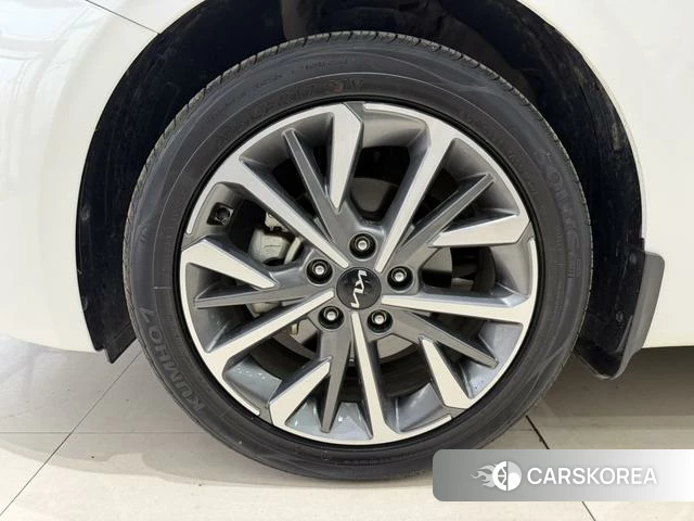 Kia K3 2023 Белый из Китая, фото 3