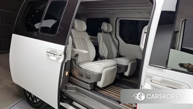 Hyundai Staria 2022 Белый из Кореи, фото 3