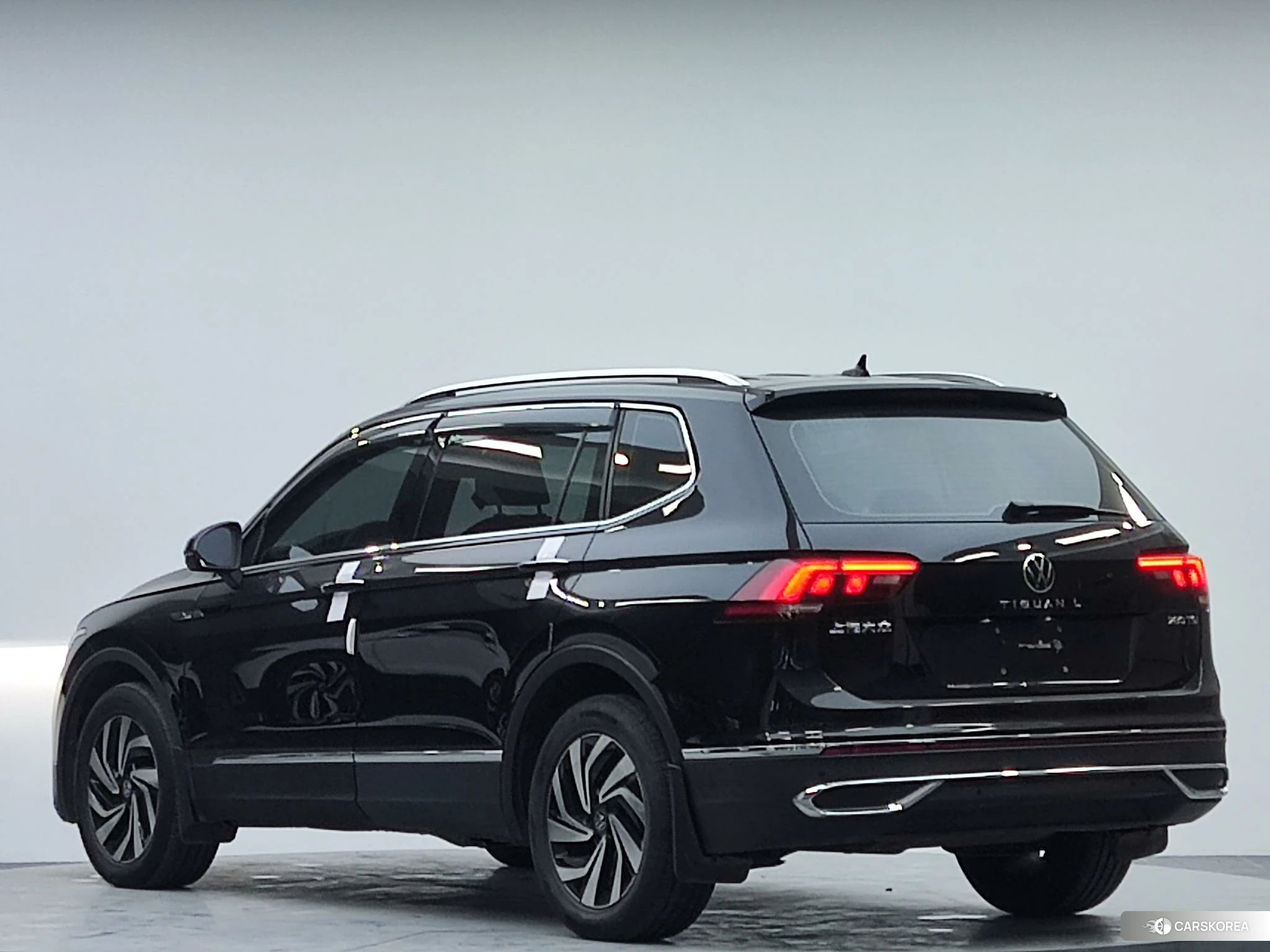 Volkswagen Tiguan L 2022 Черный из Китая, фото 3